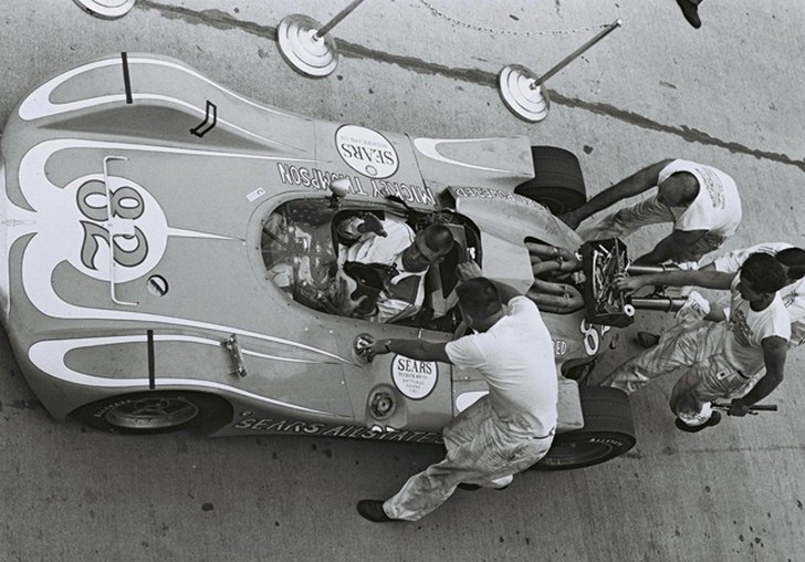 Dave Macdonald disappointed after testing the Masten Gregory #82 car - back to the garage for adjustments